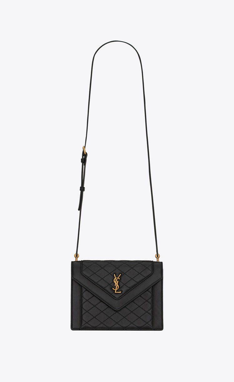 Gaby黑色絎縫羊皮迷你型肩背包，67,550元。圖／Saint Laurent提供