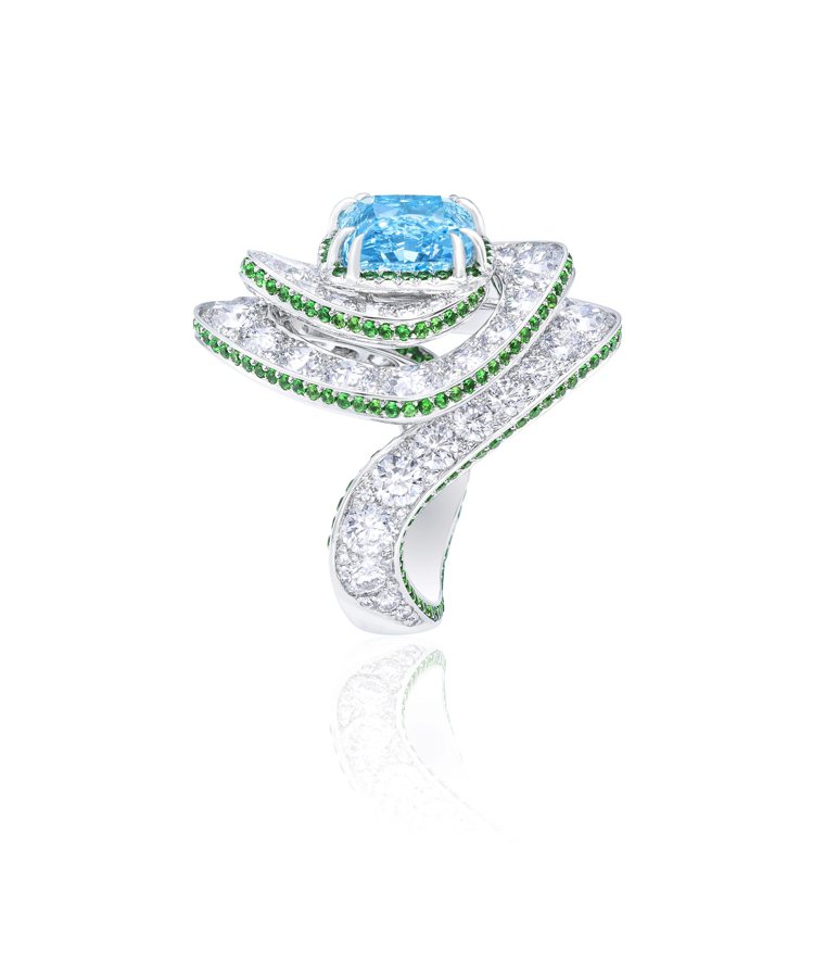ANNA HU Modern Art Deco新藝術系列藍綠鑽戒指，18K白金與鈀金鑲嵌3.35克拉濃彩藍綠鑽、沙弗萊石和圓形明亮式切工白鑽。圖／ANNA HU提供
