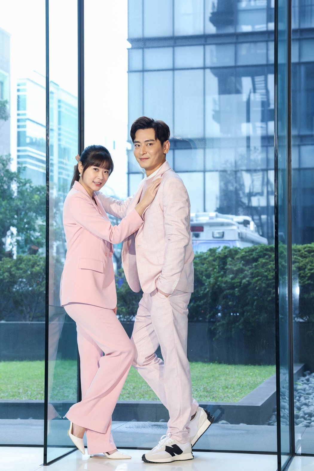李燕(左)和陳冠霖演了十年的情侶，新戲「一家團圓」再度配對。記者 吳致碩／攝影