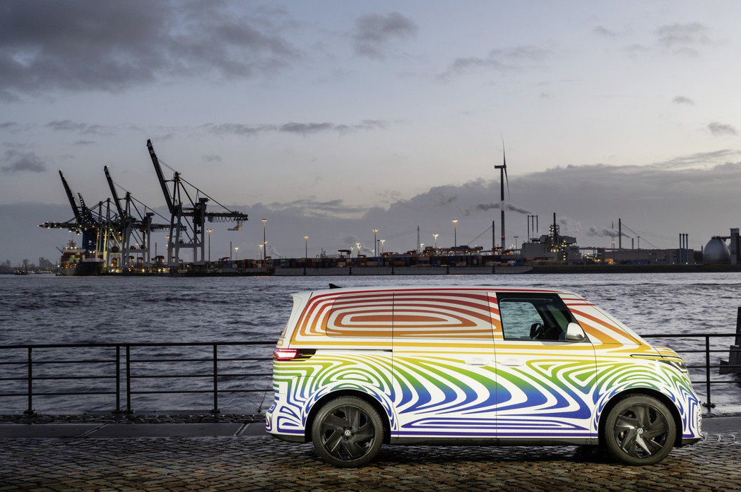 量產版Volkswagen ID. Buzz預計在今年秋季率先在歐洲市場進行販售...