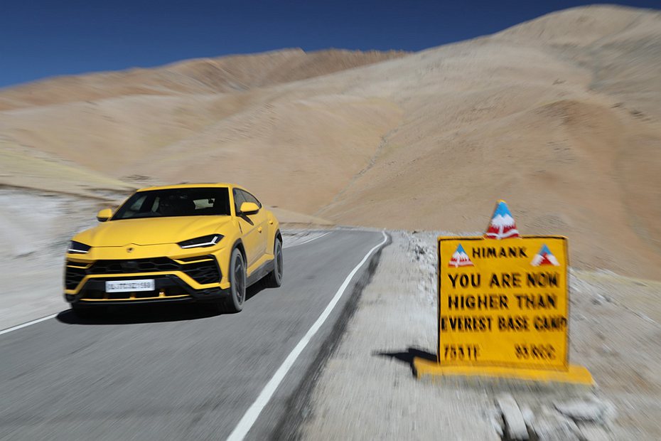 Lamborghini Urus日前成功挑戰全球海拔最高公路的Umling La Pass。 圖／Lamborghini提供