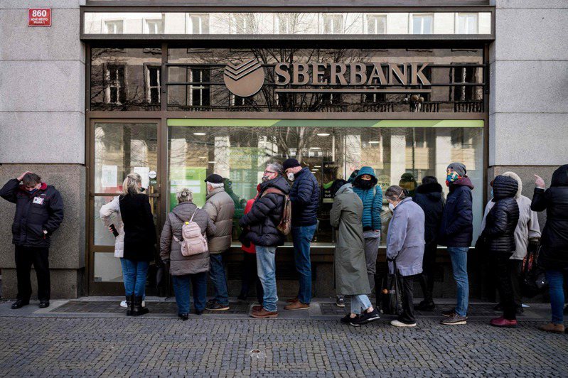 俄罗斯入侵乌克兰遭国际制裁后，欧洲中央银行（European CentralBank）今天表示，俄罗斯联邦储蓄银行（Sberbank）欧洲子公司正面临破产。 法新社(photo:UDN)