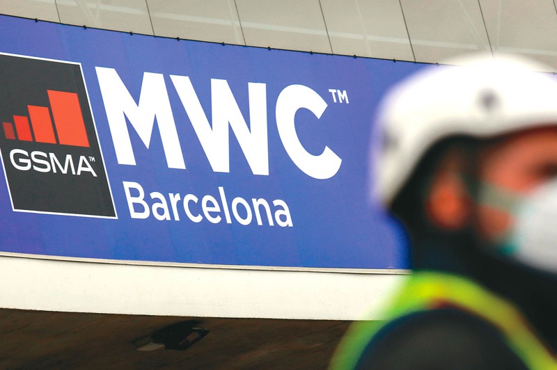 MWC 2022今日起在西班牙巴塞隆納登場，已經兩年未辦實體展覽的MWC，今年堅持舉辦實體展，包括愛立信、華為、諾基亞、三星、高通這些高科技大廠全都派將出征、親自參展。路透