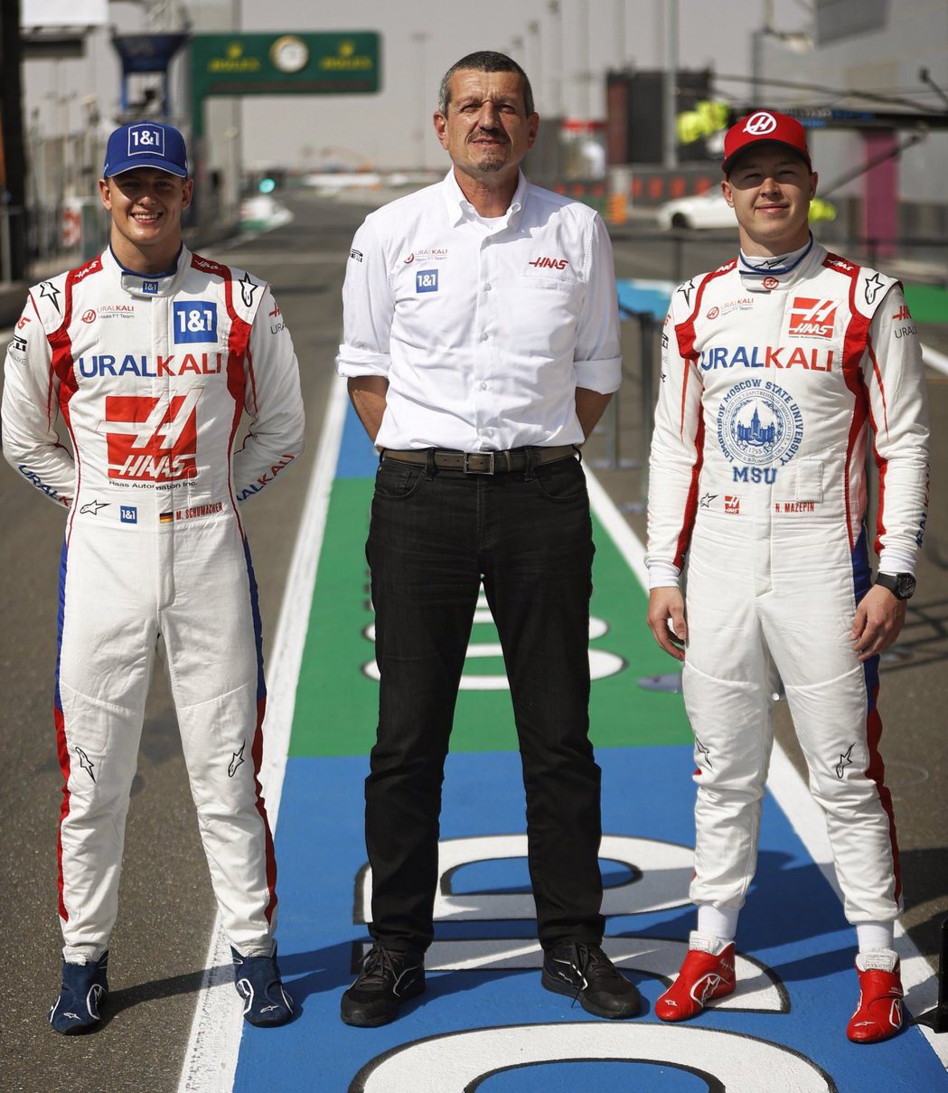 Haas車隊經理Gunther Steiner(中)Mick Schumache...