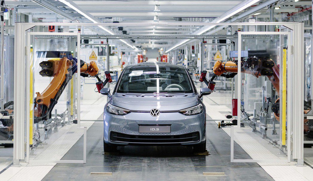受到俄烏戰爭導致烏克蘭的供應鏈中斷，Volkswagen本週暫時停止在德國Zwickau工廠的電動車產能。 摘自Volkswagen