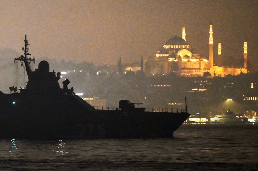 2月28日，土耳其外交部長宣布針對俄羅斯軍艦，關閉博斯普魯斯海峽和達達尼爾海峽，...