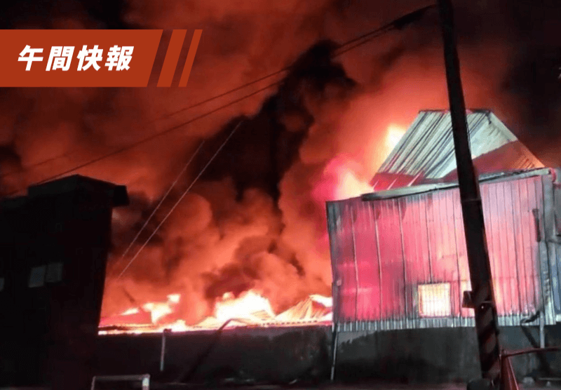 桃園市平鎮區佳鎂科技公司大火，廠房付之一炬 ，造成1死2傷意外。記者曾增勳／翻攝