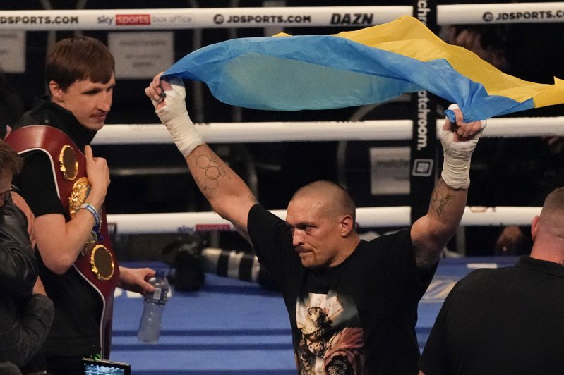 35岁的乌希克（Oleksandr Usyk）与34岁的洛马琴科（Vasiliy Lomachenko）加起来共拿过3面奥运金牌，早已名列全球拳坛菁英。 美联社(photo:UDN)