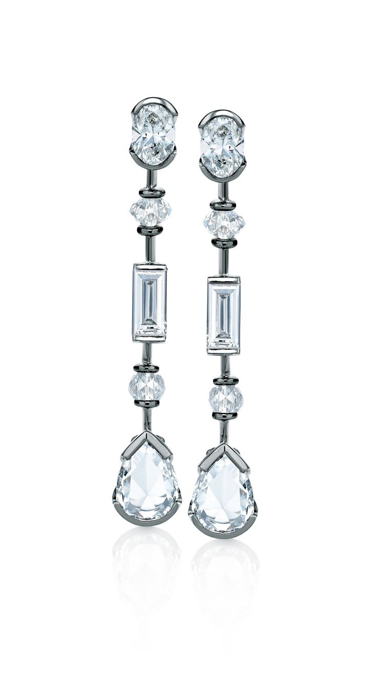 珍妮佛嘉納配戴的De Beers Swan Lake高級珠寶鑽石耳環，約106萬元。圖／De Beers提供