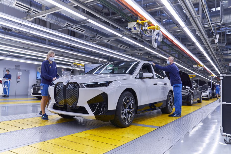 受到俄烏戰爭導致供應鏈中斷影響，BMW暫時停止位在歐洲多個工廠的生產作業。 摘自BMW