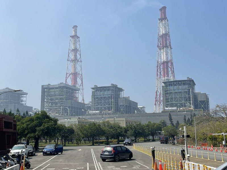 今天的大停電的肇因還在調查中，但已可確定是興達電廠的開關場出問題。記者劉學聖／攝影
