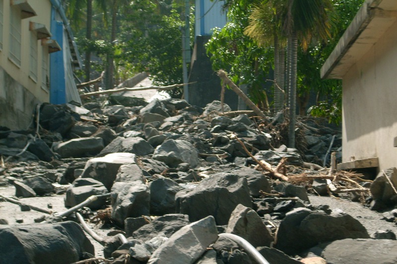 2009年莫拉克颱風，台東大武鄉加拿美部落在颱風侵襲前一天，有部落長輩看到溪水混濁，夾帶泥土，就通知村莊的人，部落後山可能坍方。 圖／加拿美部落發展協會提供