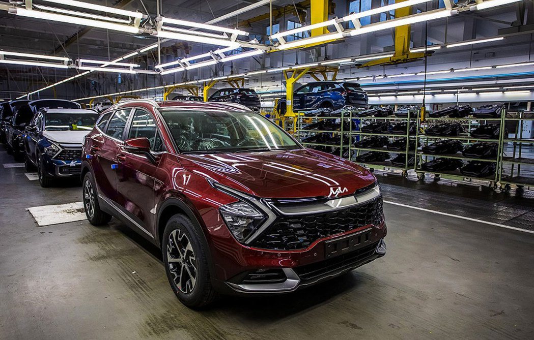 在俄羅斯市場銷量極佳的Hyundai-Kia集團，目前因為俄烏戰爭使得公司尚未公布是否要中斷於俄羅斯的生產與停止出貨至俄羅斯等制裁手段。 摘自Kia Russia