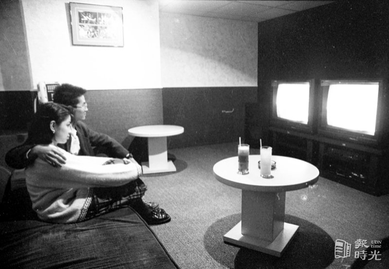 MTV成為近來時下青年男女談戀愛最佳約會地點。　日期：1988/3/21．攝影：馮立罡．來源：聯合報