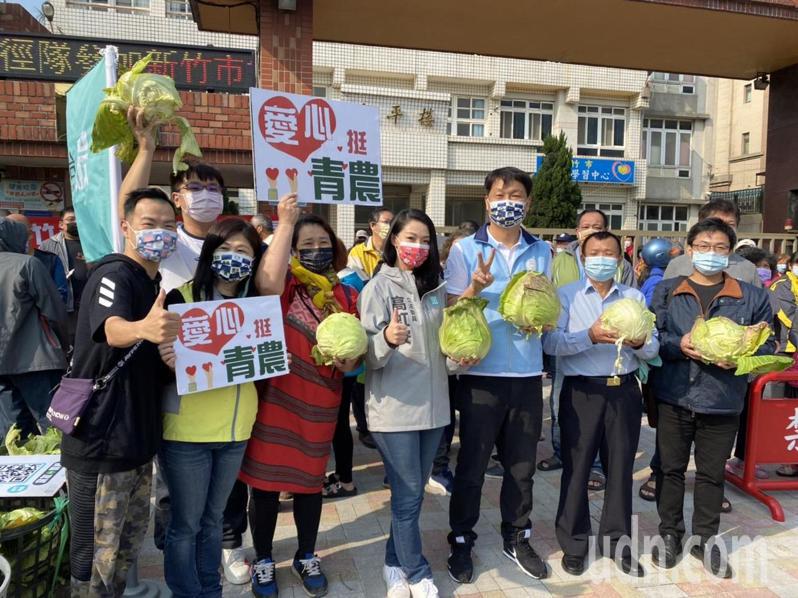 立法委員高虹安今天在新竹市舉辦「愛心挺青農」活動。記者王駿杰／攝影