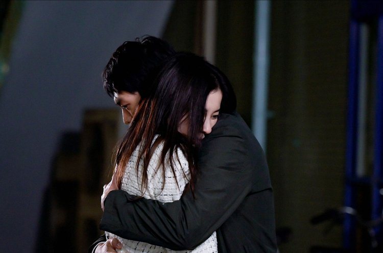 擁抱之時搭上宇多田光的歌聲，真的令人好揪心！（圖／Oricon News）