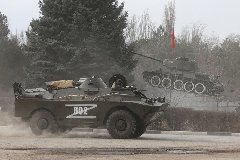 侵略乌克兰的俄军战车上经常可以看到「Z」字符号，引起外界关注。路透(photo:UDN)