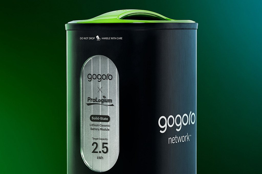 Gogoro宣布與輝能科技攜手合作，共同研發打造全球第一顆電池交換式電動機車固態電池原型，並有望在未來3至4年逐步邁入量產階段。 圖／Gogoro提供