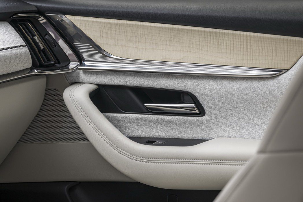 CX-60內裝相當豪華，在皮革與飾板的材質上更為細緻。 圖／摘自Mazda