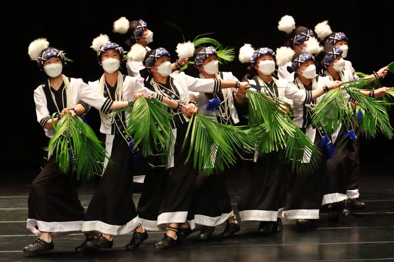 花蓮縣北埔國小是全國唯一以噶瑪蘭族樂舞參賽的團隊，演出「噶瑪蘭悠遠樂舞情」，盼更多人了解噶瑪蘭豐厚的歷史文化。圖／北埔國小提供