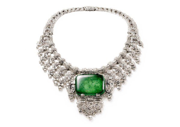 1932年卡地亞倫敦為格瑞納達夫人訂製的鑽石項鍊，中央枕形拋光祖母綠重143.2...