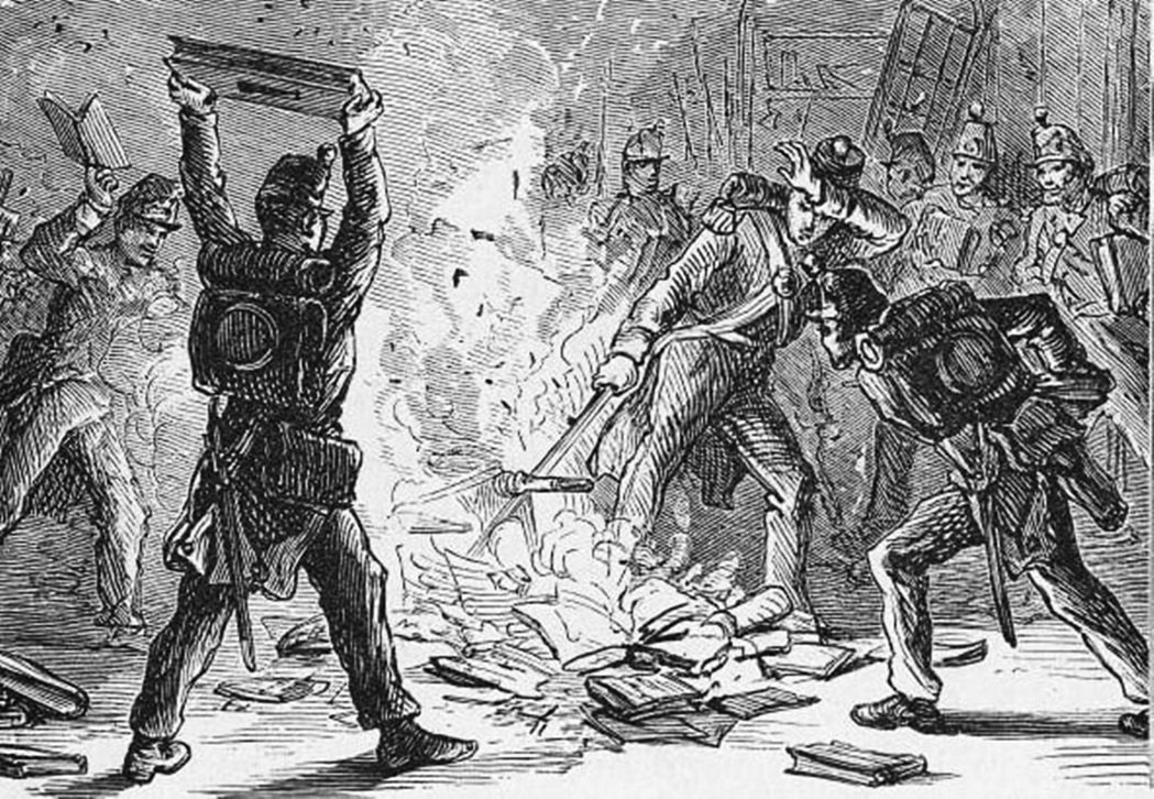 1814年英美的第二次獨立戰爭期間，英國士兵在華盛頓焚燒「有害書籍」。 圖／美國...