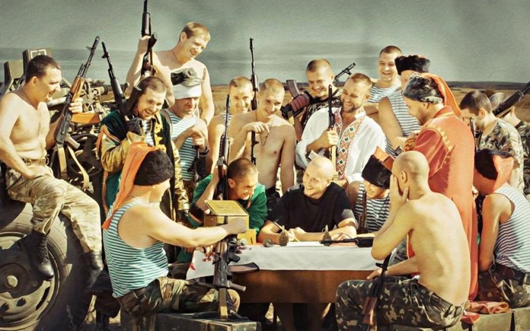（圖8）圖為2014發布在臉書的圖片，穿著烏克蘭傳統及現代士兵服飾的擺拍照，主題...