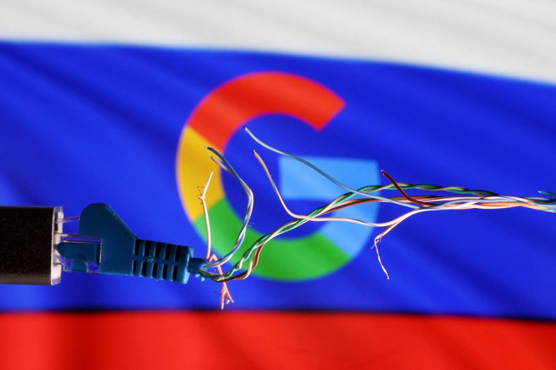 苹果和Google也陆续暂停了在俄罗斯的广告服务及应用程式商店App Store、Google Play Store，同时也在欧洲下架了RT News和Sputnik这两个由俄罗斯国家支持的媒体App，断绝俄罗斯向西方世界的发声管道。图／路透社(photo:UDN)