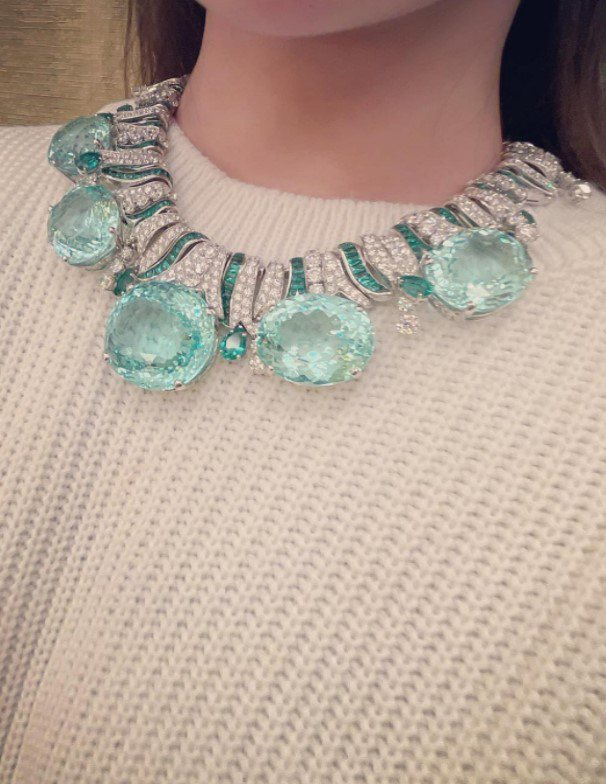 蕭亞軒在自己IG分享配戴寶格麗高級珠寶的照片。圖／摘自IG @hsiaoelva