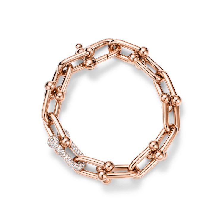 Tiffany HardWear 18K玫瑰金鍊結設計鑲鑽手環，66萬元。圖／Tiffany提供