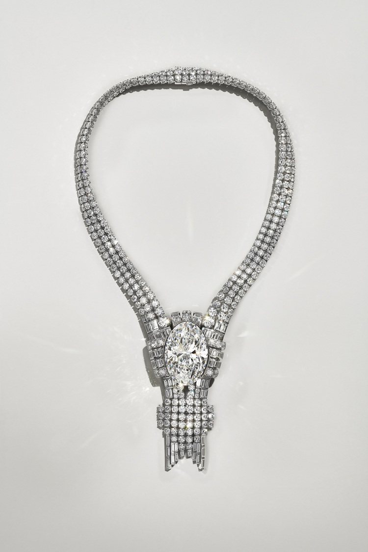 Tiffany以重逾80克拉帝國鑽石重現1939年世界博覽會展出的高級珠寶項鍊，...