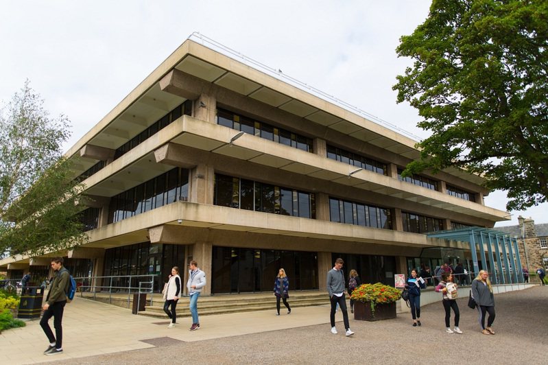 國家圖書館今天表示，成功於英國威廉王子、凱特王妃母校聖安德魯斯大學（University of St. Andrews）順利增添第40個「台灣漢學資源中心」全球夥伴。圖／教育部提供