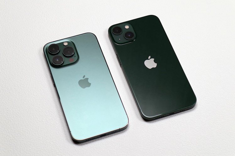 iPhone 13 Pro系列松嶺青色和iPhone 13系列綠色呈現截然不同的...