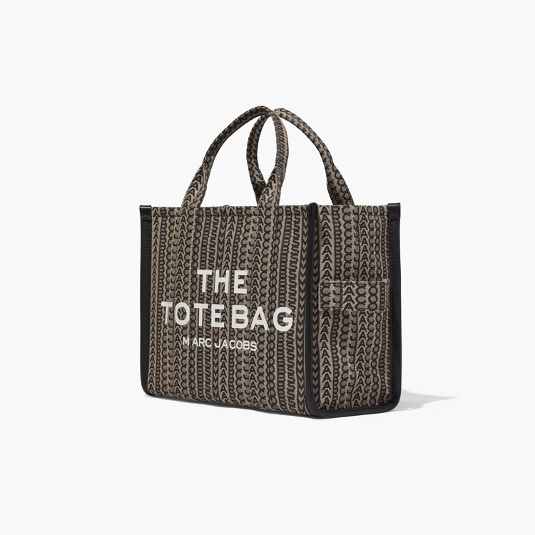 灰黑Monogram細紋緹花帆布The Tote Bag(小)，15,900元。圖／Marc Jacobs提供