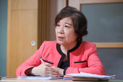 台灣癌症基金會副執行長蔡麗娟呼籲，為提升癌友更快得到最適切的新藥，並減輕財務負擔，也為健保永續，建議政府應積極研議，以額外財源支持癌症新藥基金的可行性。
記者葉信菉／攝影
