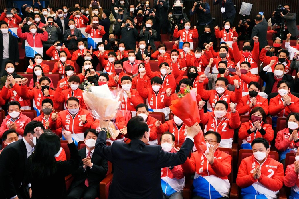 南韓總統選舉在3月9日落幕。新總統尹錫悅當選前曾提出要廢除「女性家族部」——此單...