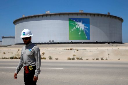 沙烏地阿拉伯傳出正積極與北京協商，要讓一些賣給中國大陸的石油改採人民幣計價。路透