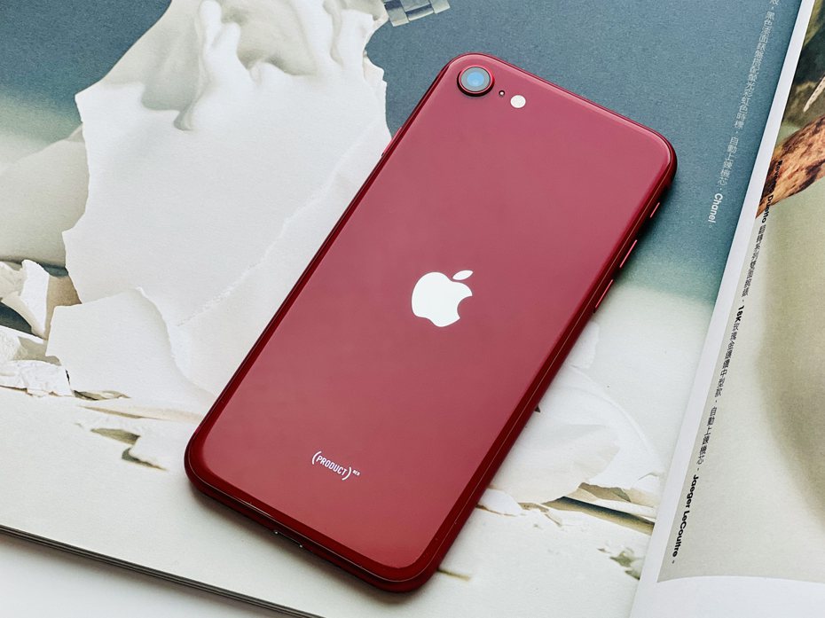 第3代iPhone SE，建議售價13,900元起，將於3月18日正式開始供貨。記者黃筱晴／攝影