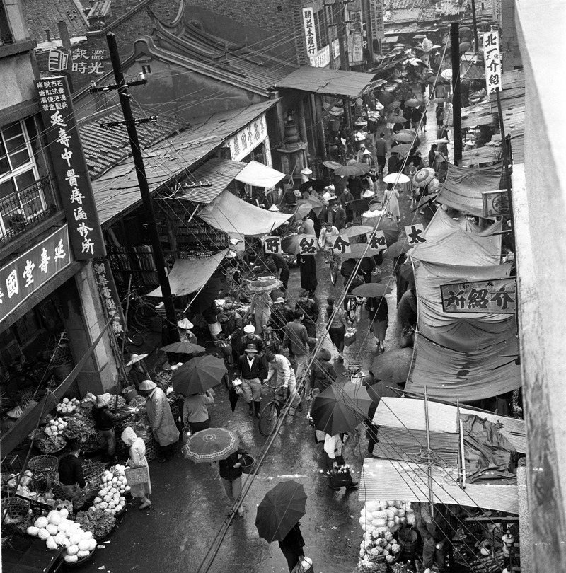 台北市區內一傳統市場。 日期：1959/02/25．攝影：陳明輝．來源：聯合報