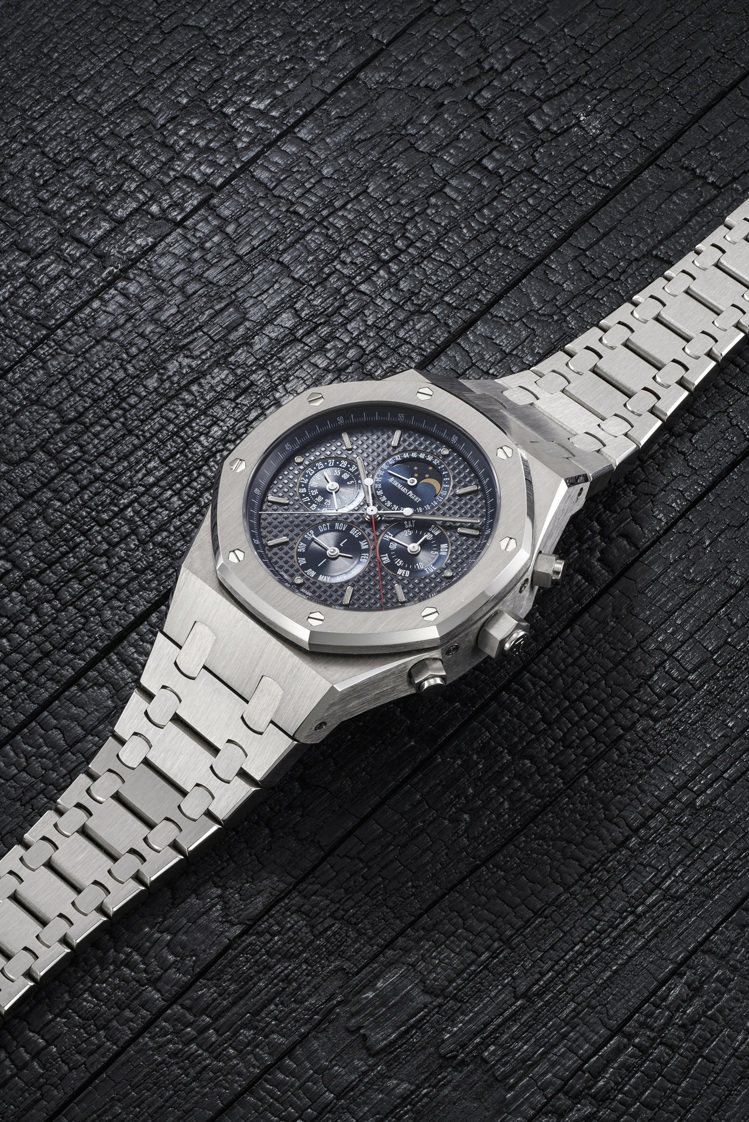 型號25865ST大複雜功能腕表，估價25萬瑞郎起。圖／富藝斯提供