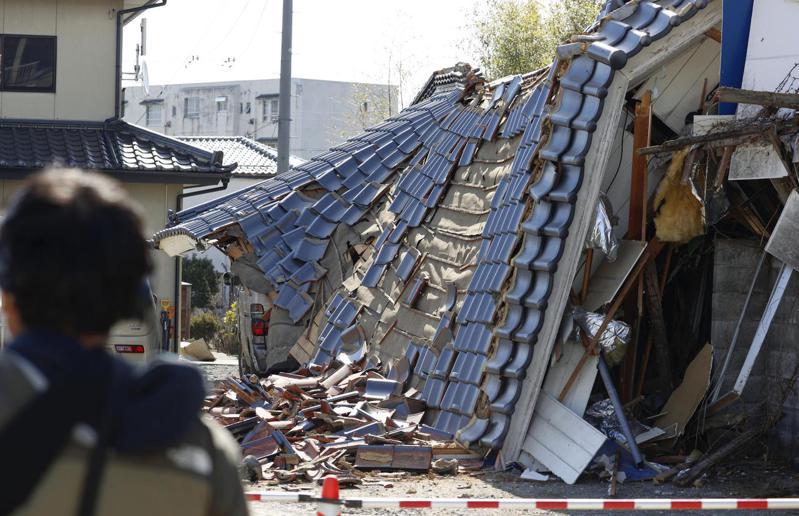 日本福島縣外海16日深夜發生規模7.4強震。美聯社