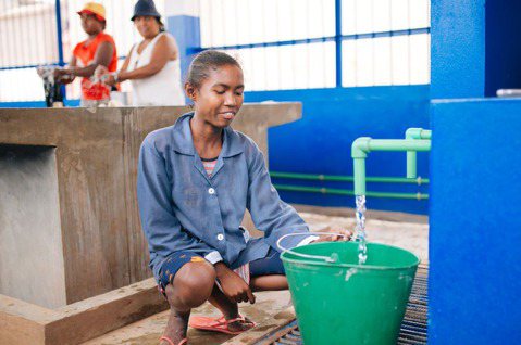 卡地亞慈善基金會透過資助，致力於協助貧困郊區民眾獲得乾淨飲水。圖／卡地亞提供