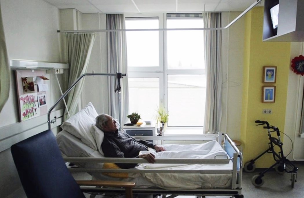 示意圖，患有阿茲海默症的一名男子在荷蘭療養院。 圖／路透社