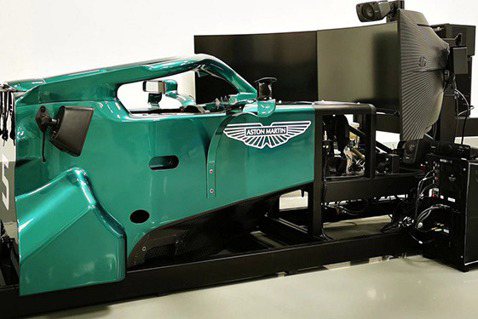 Sebastian Vettel家裡的模擬器是用<u>Aston Martin</u> F1賽車打造的！