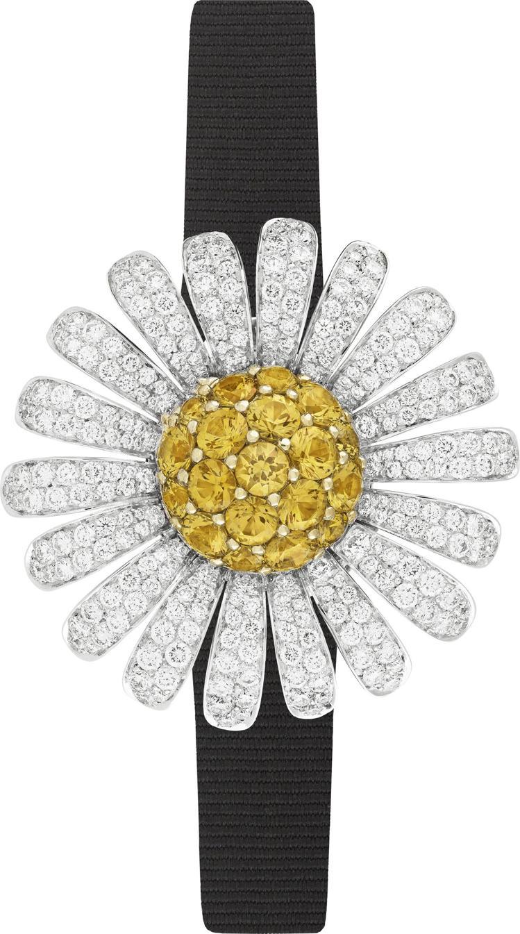 梵克雅寶，Marguerite Secrète腕表，黃K金、藍寶石、鑽石，490萬元。圖 / 梵克雅寶提供