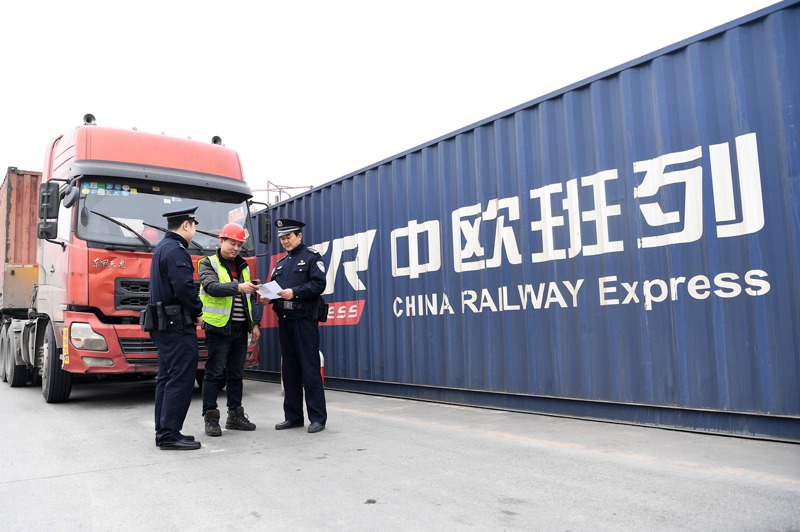 中國大陸首列開往烏克蘭第四大城敖德薩的中歐班列，去年5月從廣州白雲大朗鐵路貨運站啟程。圖為示意圖。新華社