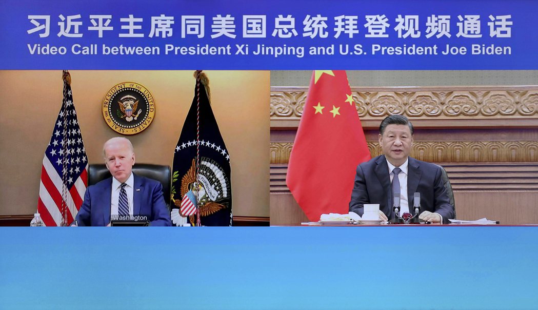 3月18日，中國國家主席習近平與美國總統拜登視訊通話。 圖／新華社