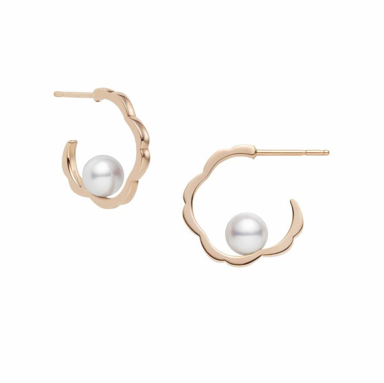 Mikimoto Cherry Blossom系列花形珍珠耳環，18K粉紅金鑲嵌Akoya珍珠，44,000元。圖／MIKIMOTO提供