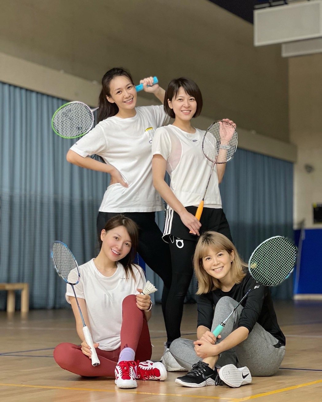謝京穎（左起）、李又汝、蘇晏霈、林柏妤一起打羽球打出心得，想安排羽球PK大賽。圖／民視提供