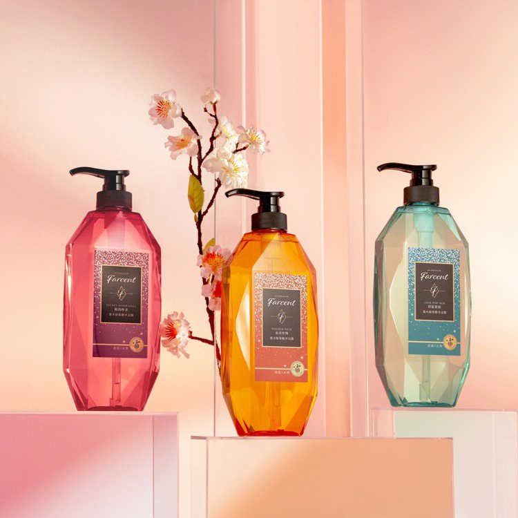 Farcent香水胺基酸沐浴露推出全新香味，癮誘粉漾（由左至右）、金漾玫瑰、蔚藍...